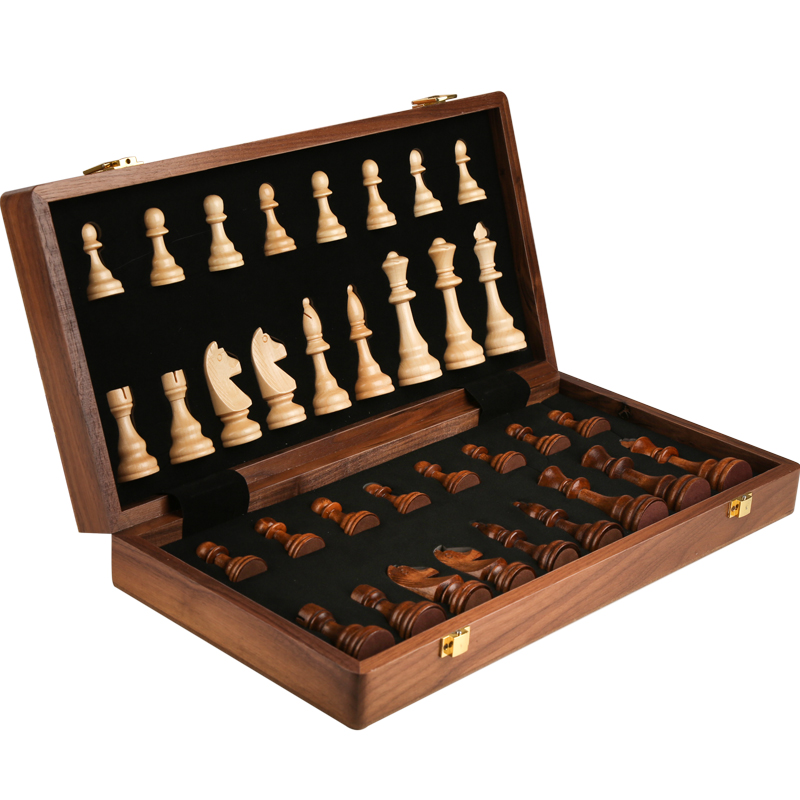 Schachspiel aus erstklassigem  – Board Game Yearbook Bewertung und Preis